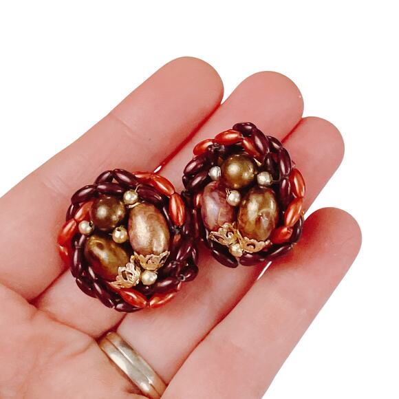 Vintage Hong Kong Beaded Cluster Clip On Earrings Mid Century 1960s Autumn Tones - Picture 4 of 10